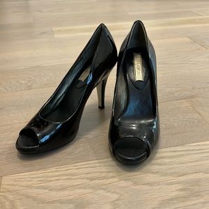 Like new: BR black patent heels